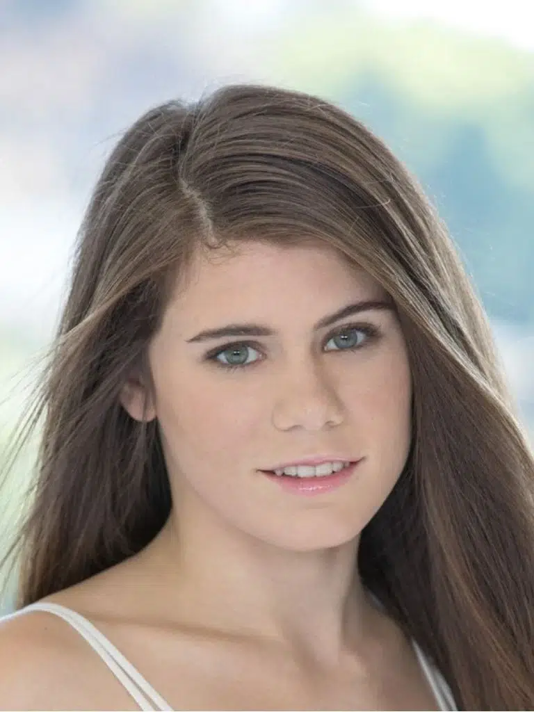 Lexy Lotus Biography: Wiki, Age, Career, Height, Weight, Boyfriend, Net Worth & More